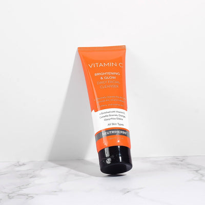 VITAMIN C FACE WASH SOOTHES AND PURIFIES FOR SUPER CLEAN